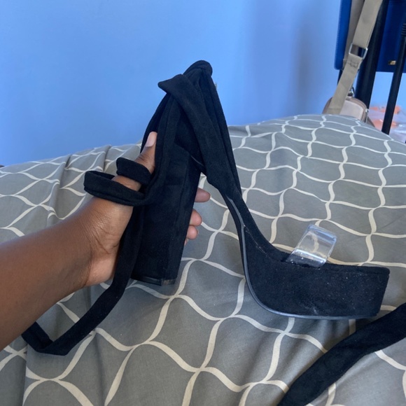 Laced up platform high heels - Picture 3 of 3